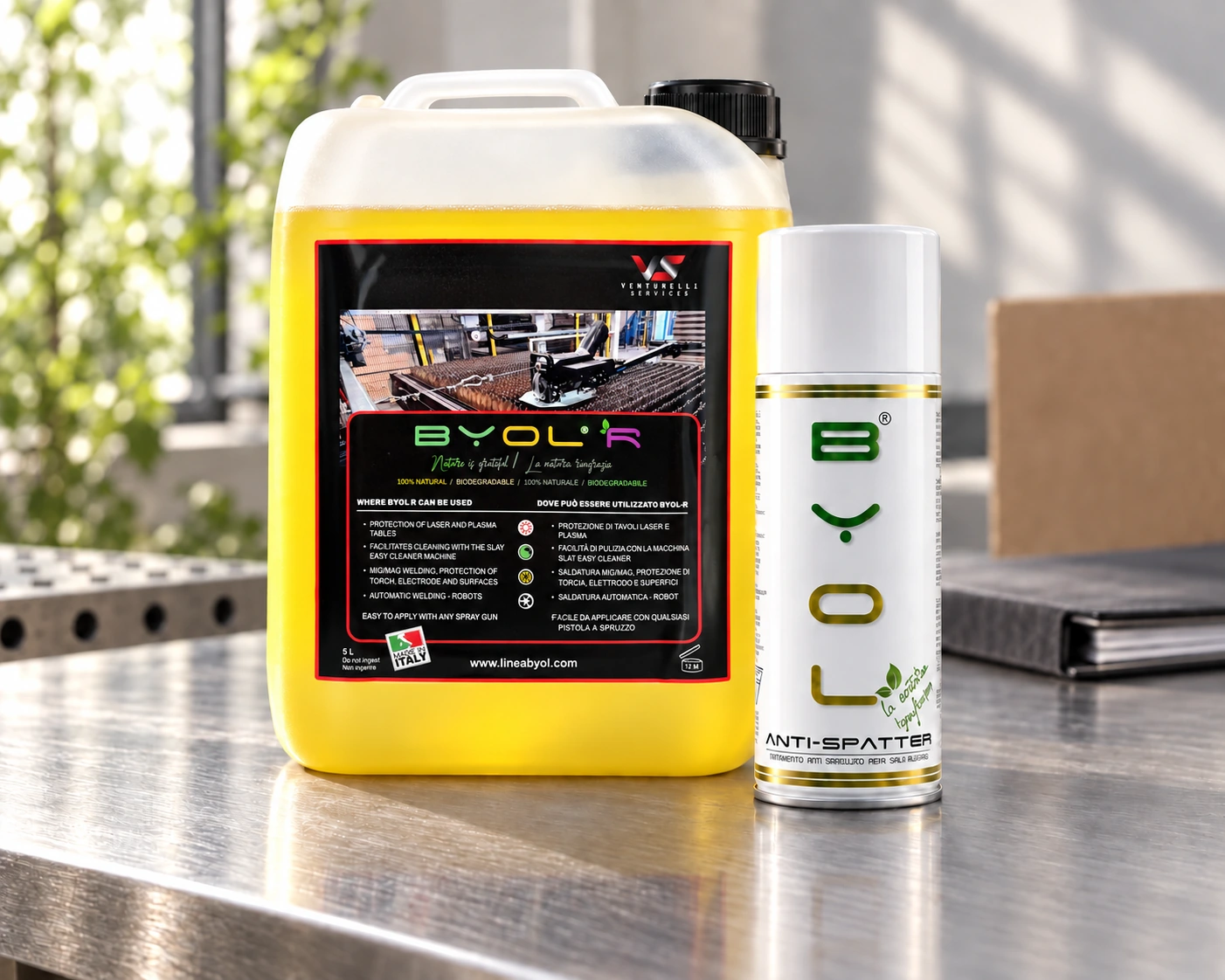 BYOL-R e BYOL 500 su un banco tecnico con luce naturale — composizione illustrativa